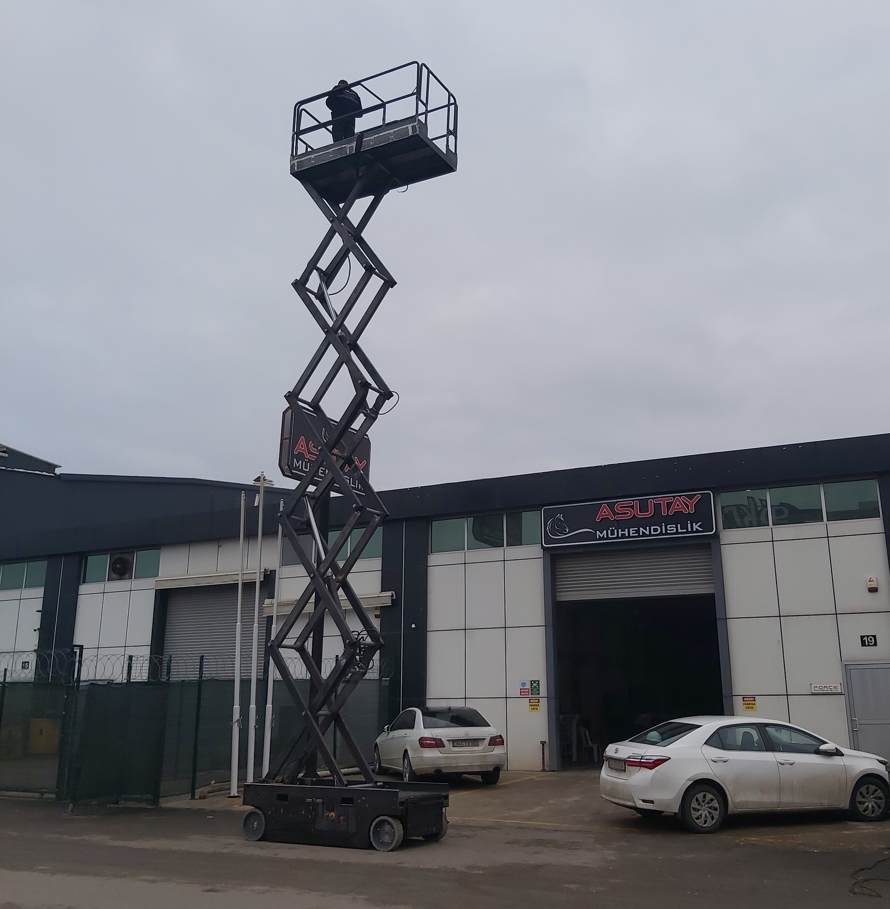 Safety tests according to different heights, angles and speeds